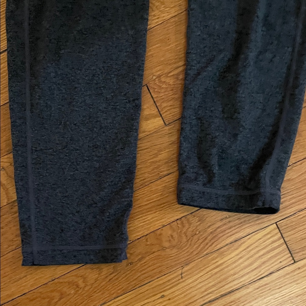 Vuori Men’s Small Charcoal Jogger Pants - Picture 4 of 6